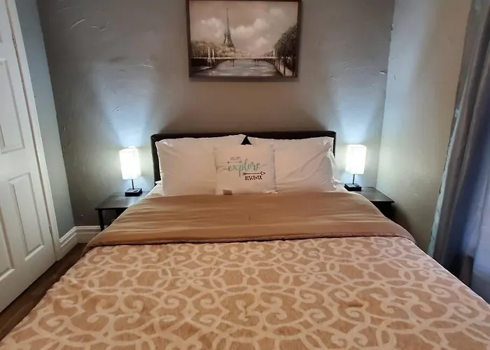 Modern Getaway, Single Bedroom Full Apartment