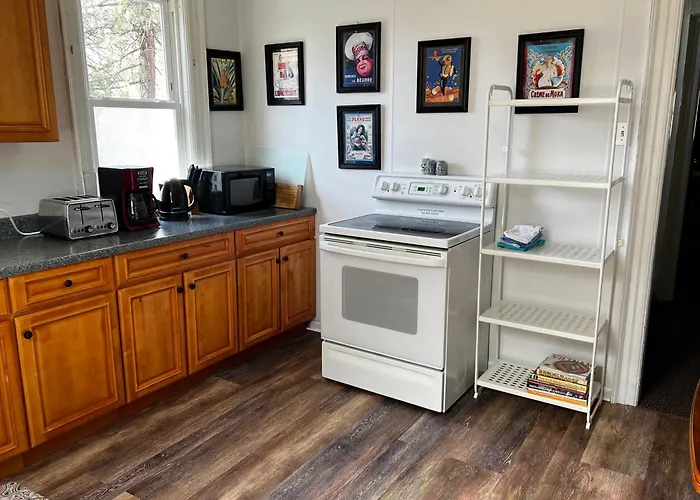 Great Gorge Guesthouse: Falls-View Retreat Near Downtown Attractions