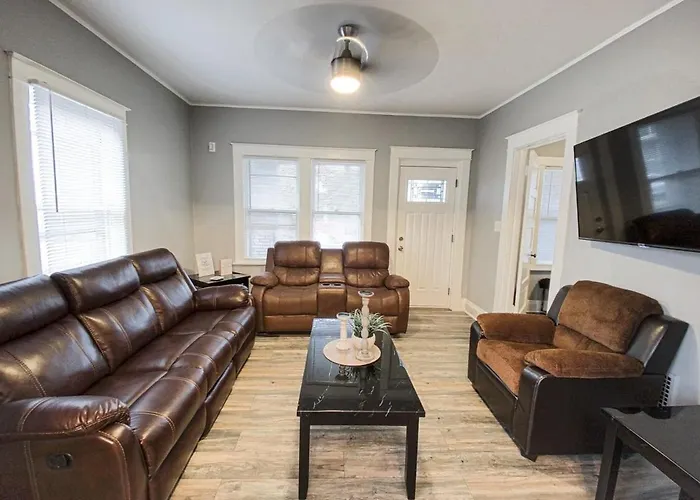 Large 6Br, 2 Bath In Niagara Falls