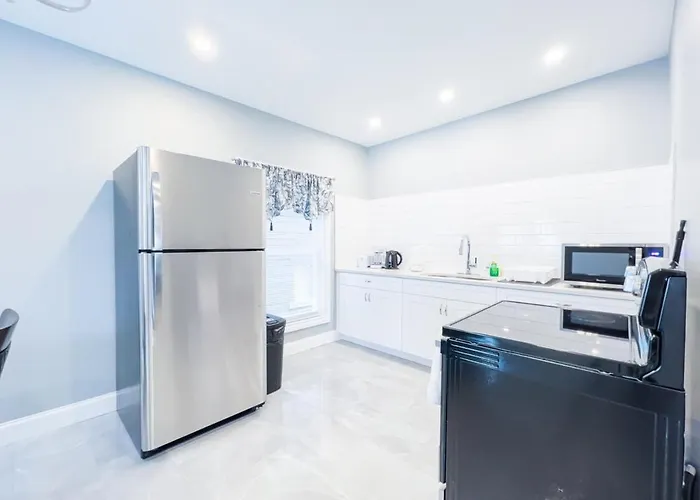 Group Friendly 6Br Near Aquarium & Niagara Falls